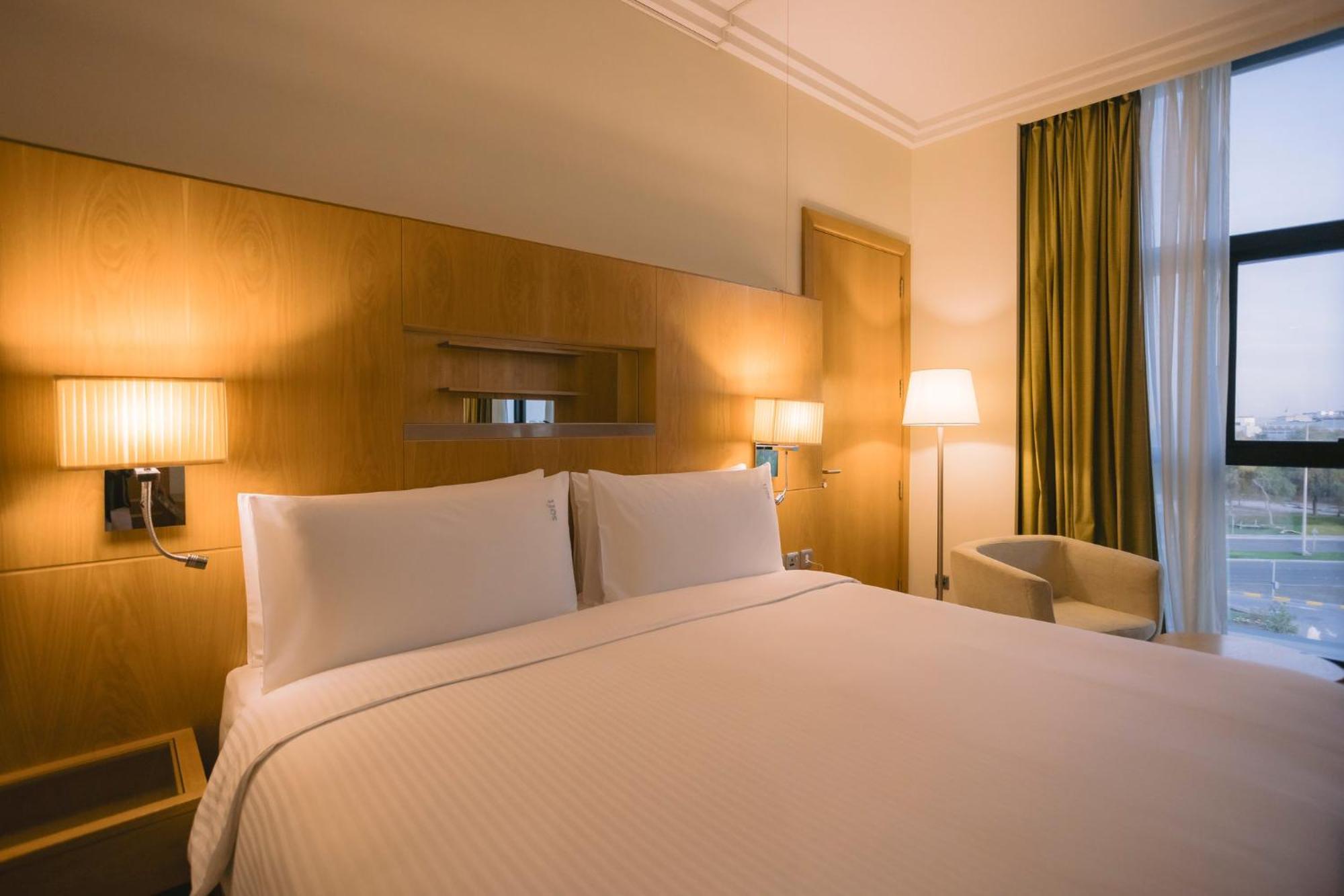 Holiday Inn Abu Dhabi By Ihg Exterior photo