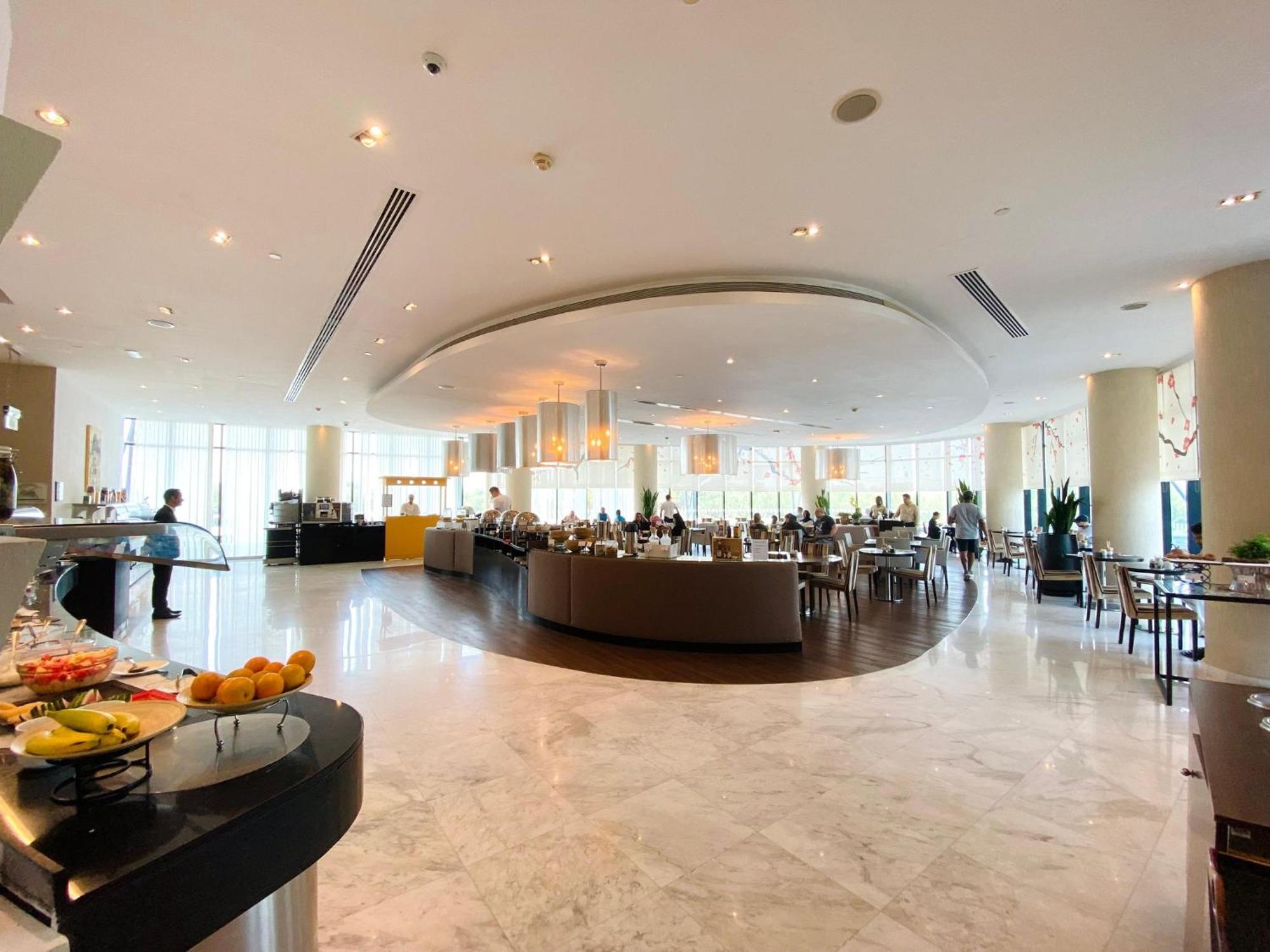 Holiday Inn Abu Dhabi By Ihg Exterior photo