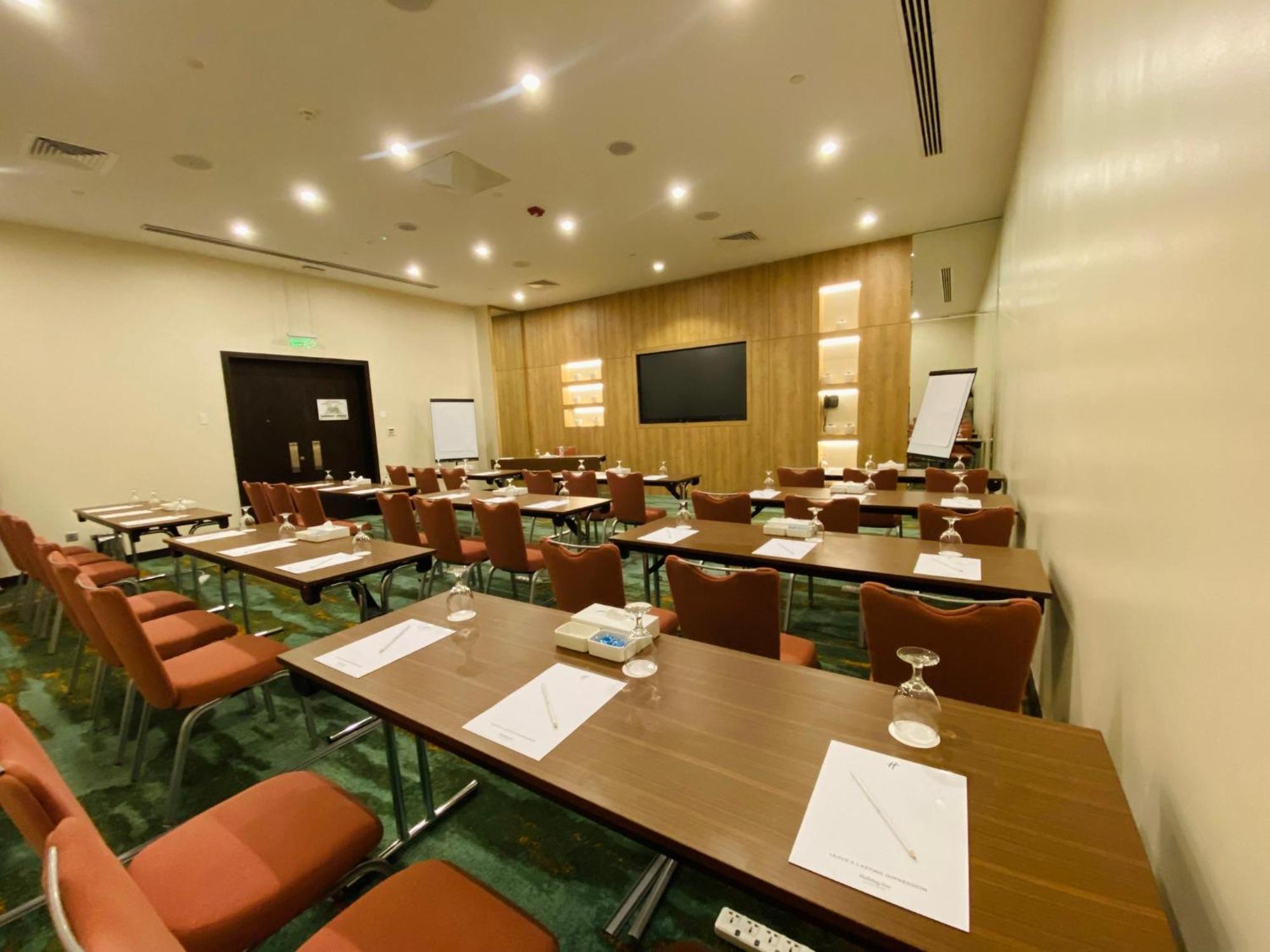 Holiday Inn Abu Dhabi By Ihg Exterior photo