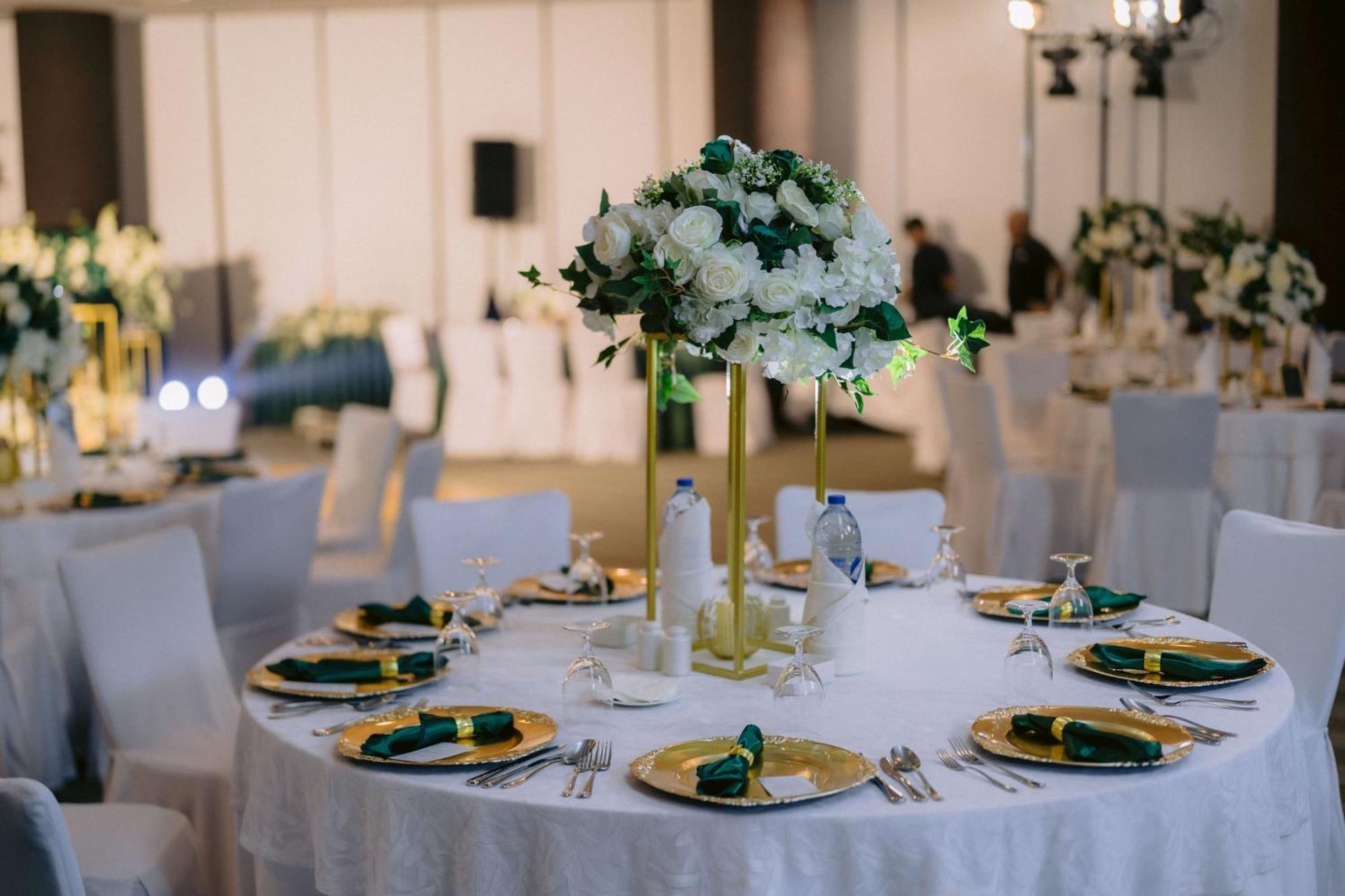 Holiday Inn Abu Dhabi By Ihg Exterior photo