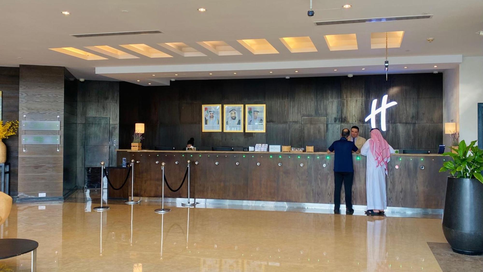 Holiday Inn Abu Dhabi By Ihg Exterior photo