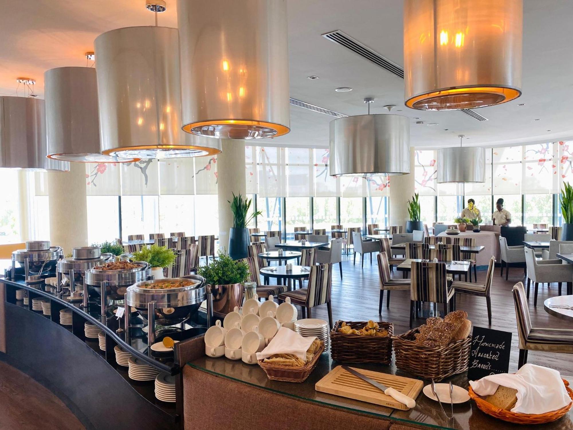 Holiday Inn Abu Dhabi By Ihg Exterior photo