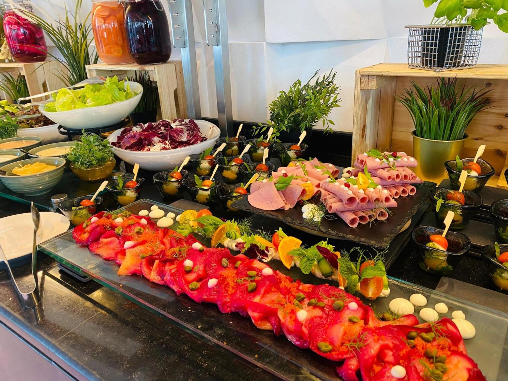 Holiday Inn Abu Dhabi By Ihg Exterior photo
