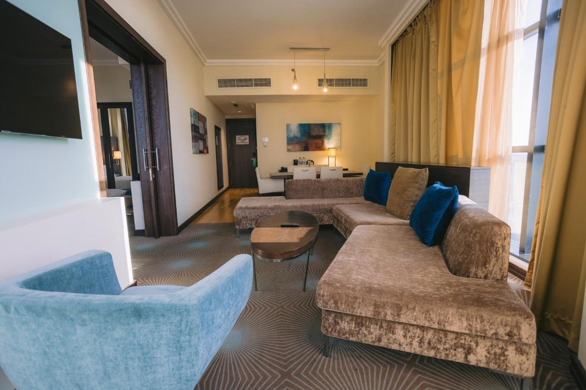 Holiday Inn Abu Dhabi By Ihg Exterior photo